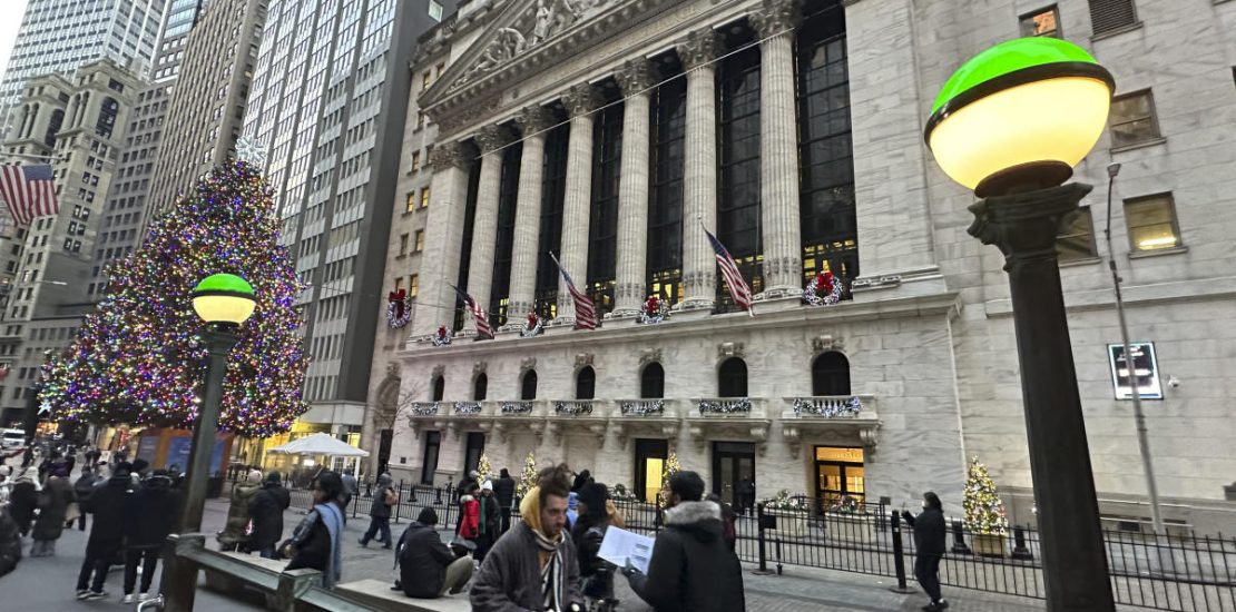 Wall Street rallies ahead of Christmas