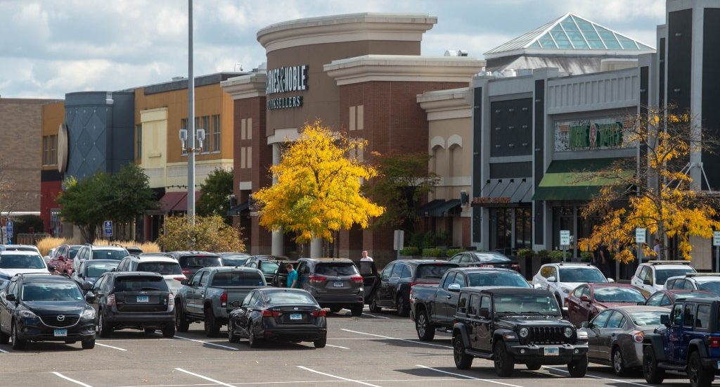 Major CT mall that sparked start of a retail mecca may be sold after falling into foreclosure - Hartford Courant