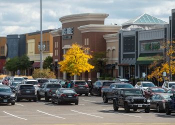 Major CT mall that sparked start of a retail mecca may be sold after falling into foreclosure - Hartford Courant