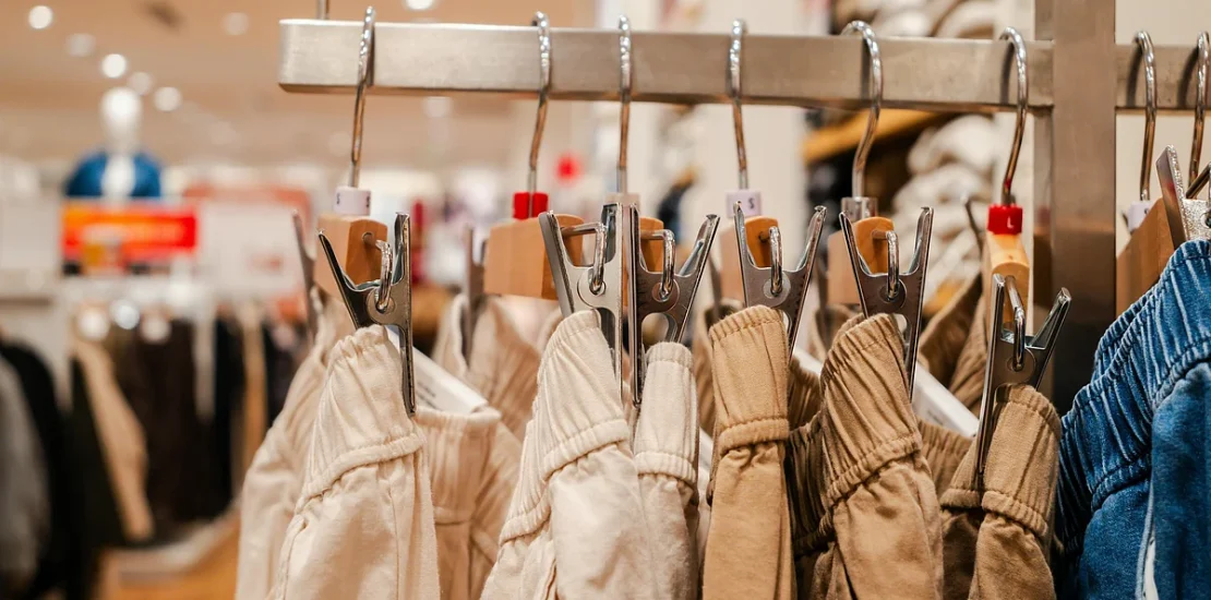 Viral Video Shows Altered Price Tags Across US Stores, Trump’s Tariffs Blamed for Retail Price Hikes – Outlook Business